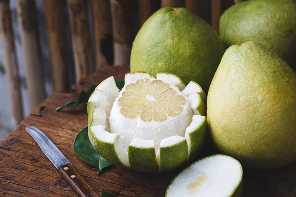 Zöld pomeló. Gyümölcs a Viet Nam — Stock Fotó