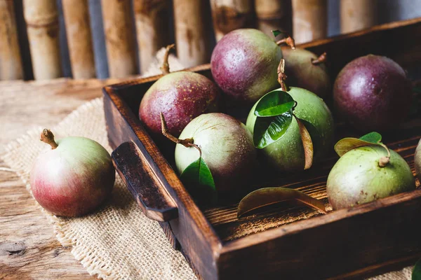 Olgun mor Starapples — Stok fotoğraf