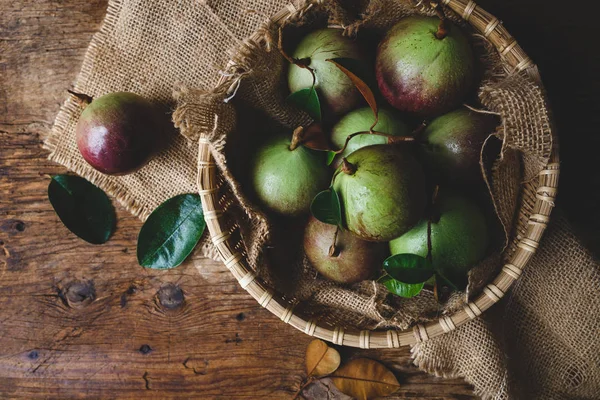 Dojrzałe fioletowy Starapples — Zdjęcie stockowe