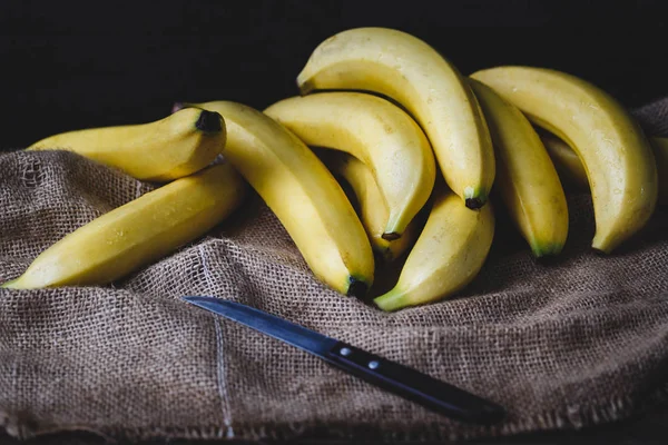 Bananes jaunes fraîches — Photo