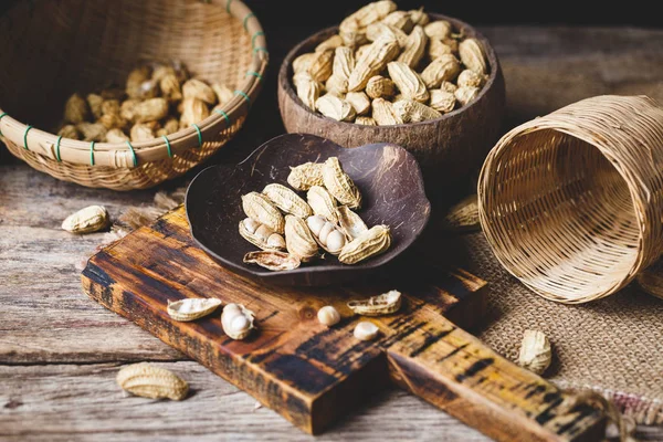 Čerstvé vařené arašídy — Stock fotografie