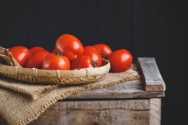 Taze olgun domatesler 