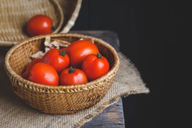 Taze olgun domatesler 