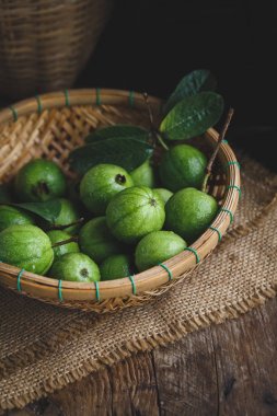 Yeşil küçük Guavas