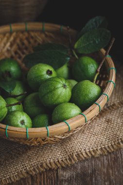 Yeşil küçük Guavas