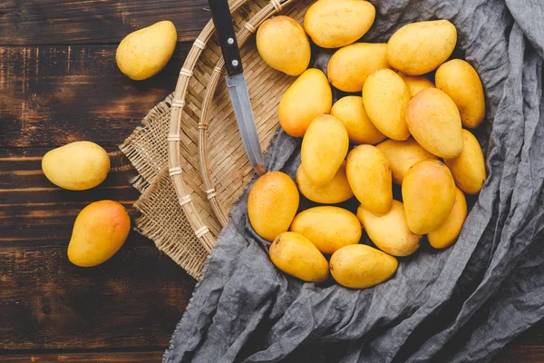 Świeże, dojrzałe mango — Zdjęcie stockowe