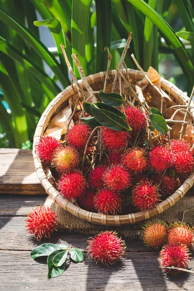 Frutas frescas de rambutão — Fotografia de Stock