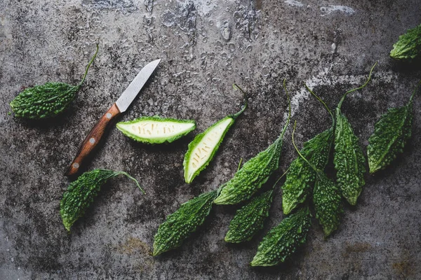 Melons Verts Amers Sur Fond Sombre — Photo