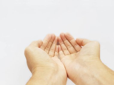 İki avuç içi de dahil olmak üzere.