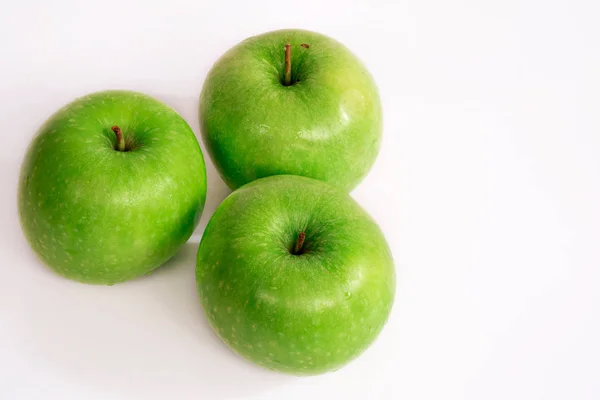 Trois pommes vertes — Photo