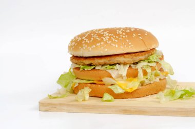 Domuz eti ve Peynirli hamburger.