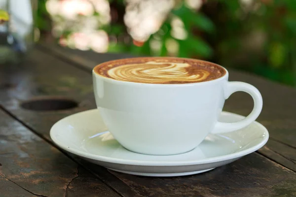 コーヒーを飲みながら. — ストック写真