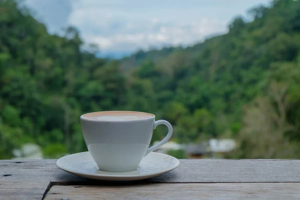 Café chaud sur le bois . — Photo