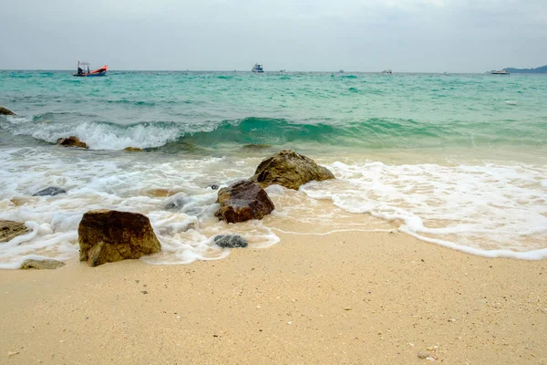 Praia e mar . — Fotografia de Stock