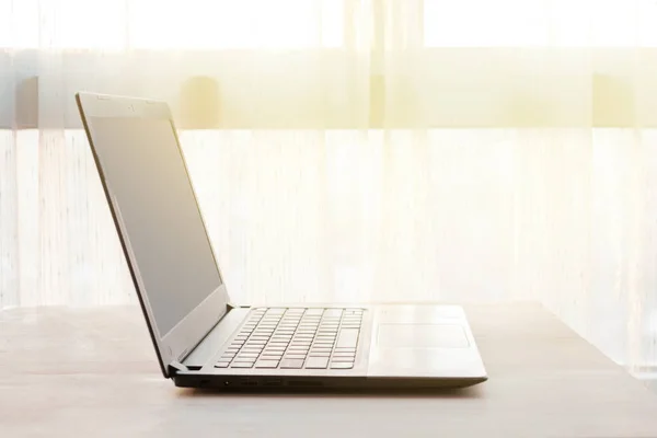 Computador na mesa . — Fotografia de Stock