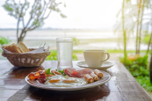 Desayuno en la mesa . — Foto de Stock