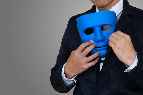 Man verbergen masker. — Stockfoto