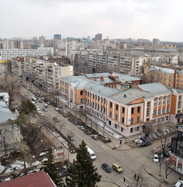 사마라 시, Molodogvardeyskaya 탑의 스트리트 뷰 — 스톡 사진