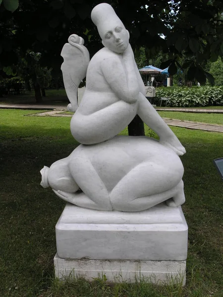 Arte monumental moderno. Escultura en el Parque de Moscú . —  Fotos de Stock