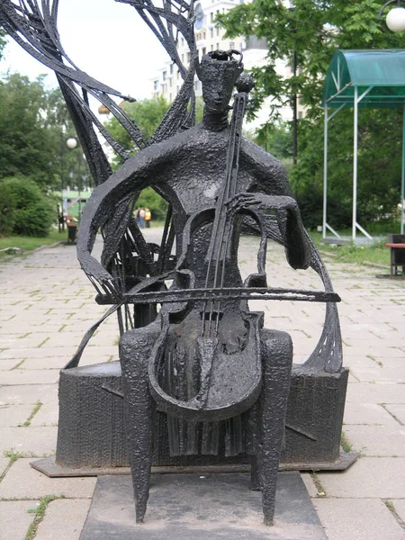 Arte monumental moderna. Escultura no Parque de Moscou . — Fotografia de Stock