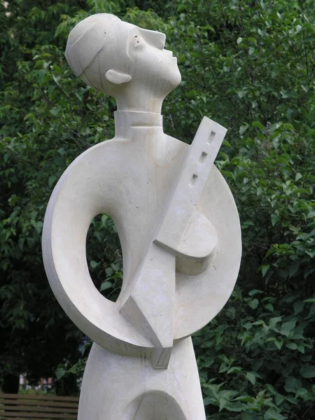 Moderne Monumentalkunst. Skulptur im Park von Moskau. — Stockfoto