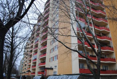 Berlin şehir mimarisi. Modern bir apartman.