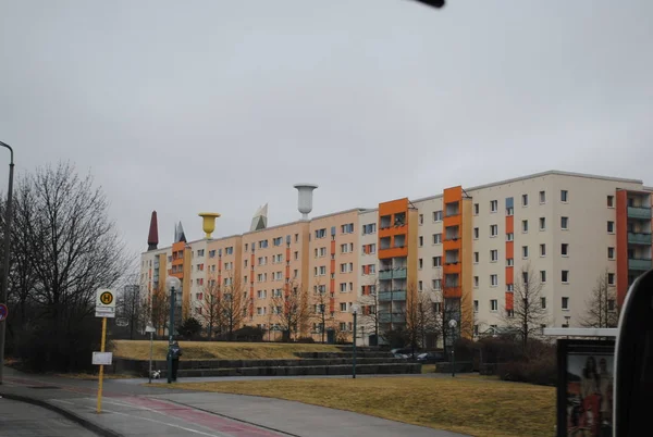 A arquitetura da cidade de Berlim. Um moderno edifício de apartamentos . — Fotografia de Stock