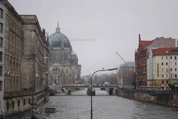 The architecture of the city of Berlin. The city's skyline. — Stock Photo, Image