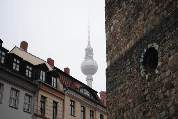 ベルリンの街のアーキテクチャです。街のスカイライン. — ストック写真