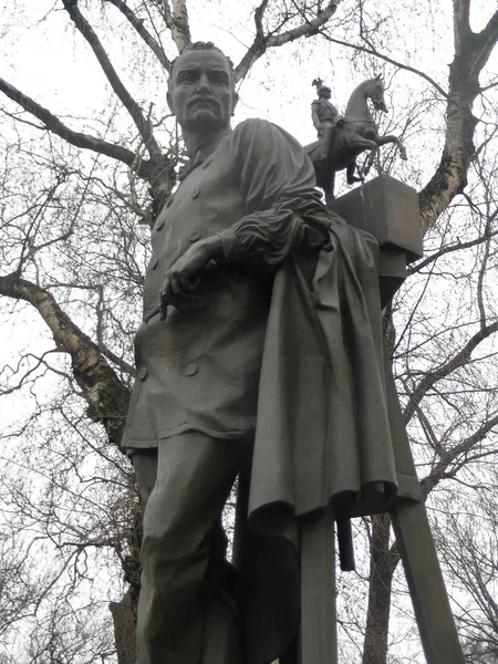 La estatua del escultor Klodt en San Petersburgo —  Fotos de Stock
