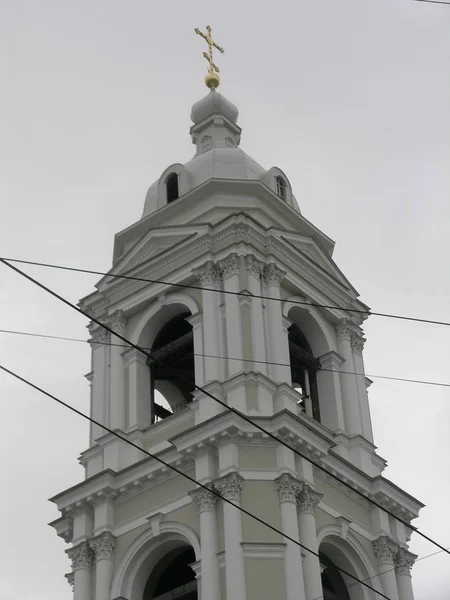 The bell tower of the Orthodox Church in the city . — Stock Photo, Image