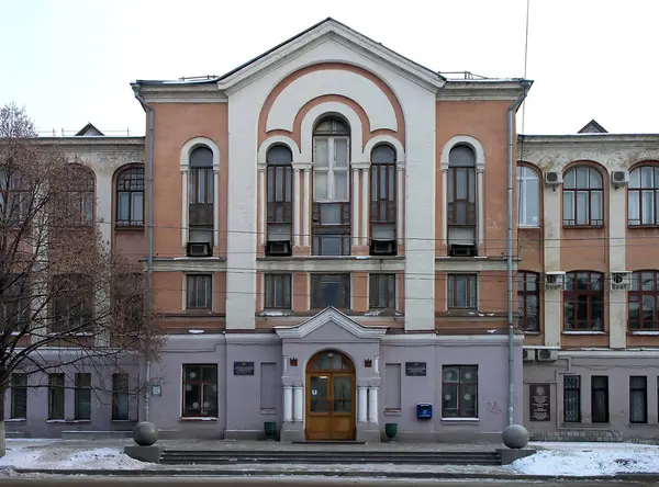 Arkitekturen i staden Samara. Stadens silhuett. — Stockfoto