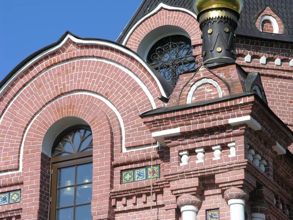 Fragmentos da arquitetura da Igreja de Alexander Nevsky em — Fotografia de Stock