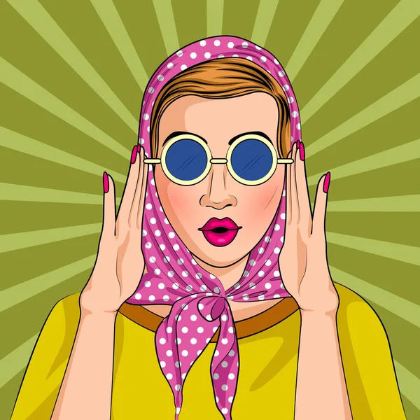 Pop art style rétro dame portant des lunettes de soleil — Image vectorielle