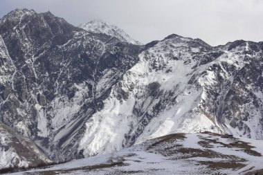 Kışın Gürcü Kazbek Dağı