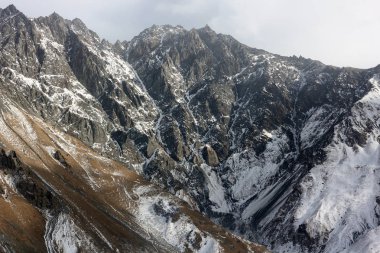 Kışın Gürcü Kazbek Dağı