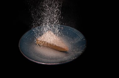 Japon cheesecake bir plaka üzerinde kapat