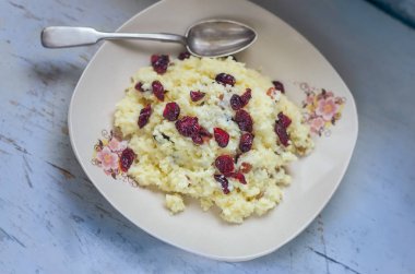 Kahvaltı kuskus ve kuruyemiş