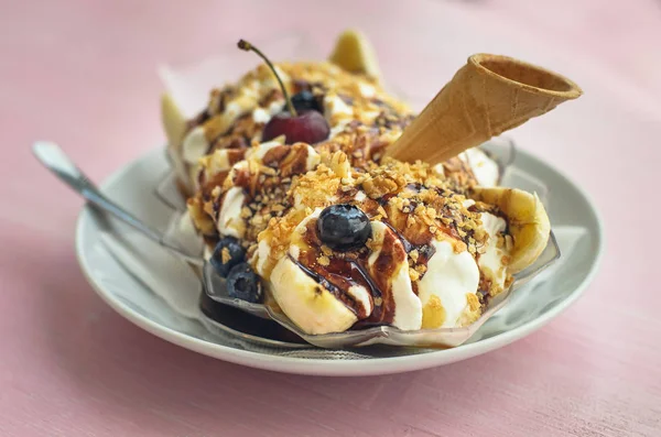 Dessert from ice cream, banana, waffle — Stock Photo, Image