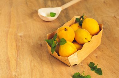 mezarda olgun kayısı