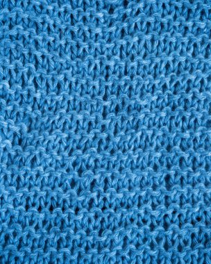 Pamuklu örgü iğnelerinde mavi örgü dokusu