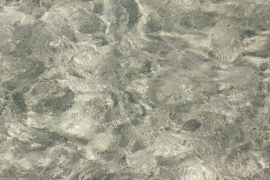 Akan su üzerinde parlama