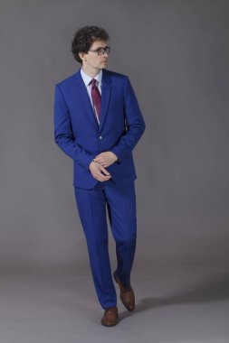 Adım Entellectual adam sol bakan yapma