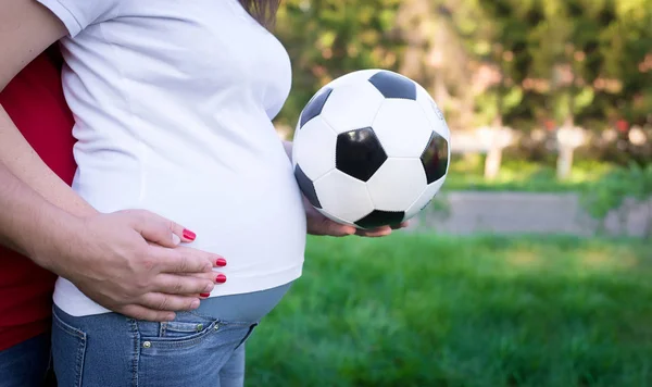 gebelik ve futbol topu