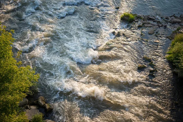 A turbulens folyó felülnézet — Stock Fotó