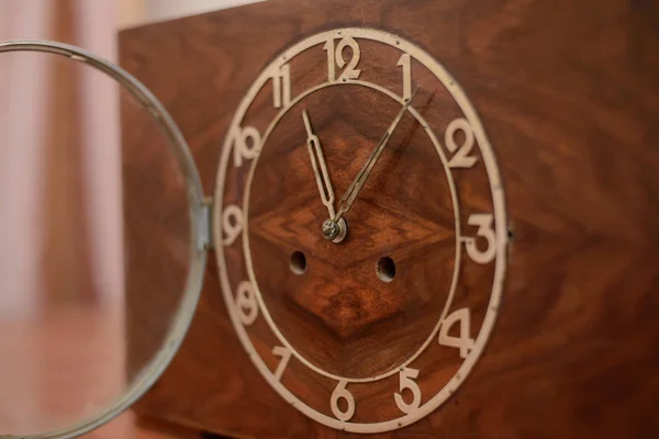 O mostrador do relógio antigo — Fotografia de Stock