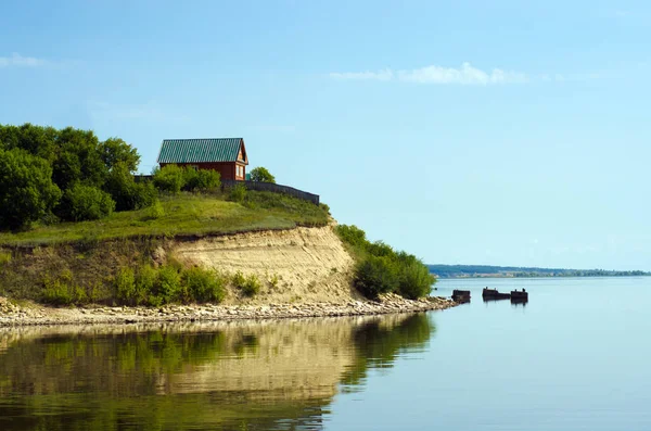 Das Haus am Fluss — Stockfoto