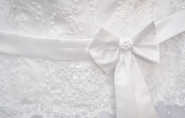 Cintura bianca con abito da sposa bowknot — Foto Stock