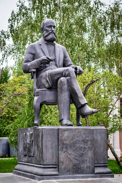 Ryssland, Kazan, 21 maj 2017: monumentet till Alexander Butlerov på torget i Pushkin street — Stockfoto