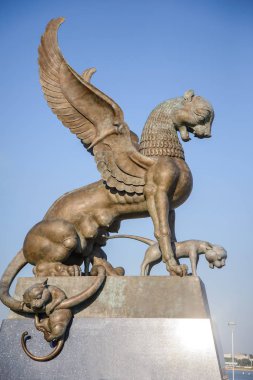 Rusya, Kazan, 19 Temmuz 2017: kanatlı bir leopar yavruları heykel